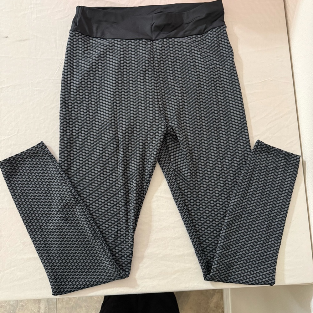 Forever 21 Black and Gray Geometric Leggings